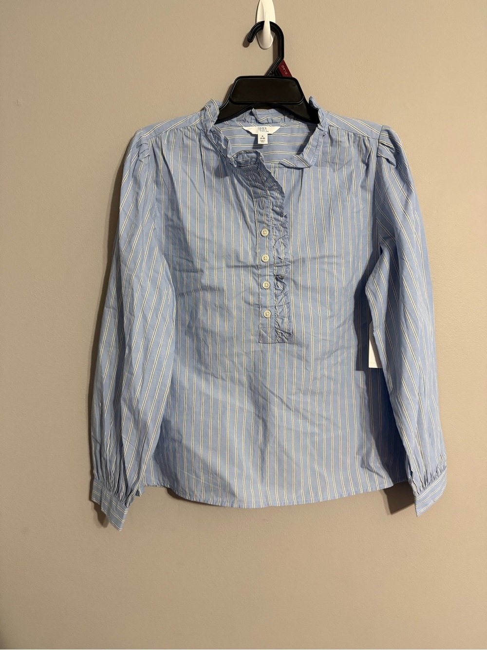 Time and Tru Women’s Light Blue Striped Ruffle Henley Blouse Small